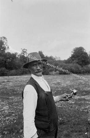 KILCOOLEY ABBEY TOM RYAN GARDINER & CUSTODIAN OF ABBEY